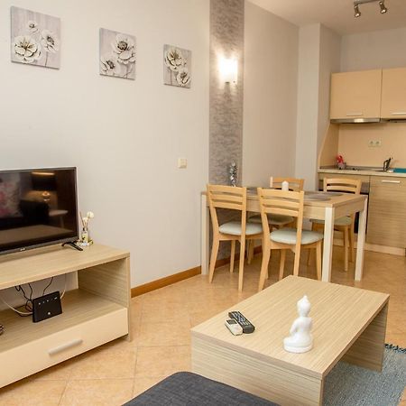 Sunny Apartment In A Complex With A Pool And Gym By Flаt Manаger Napospart Kültér fotó
