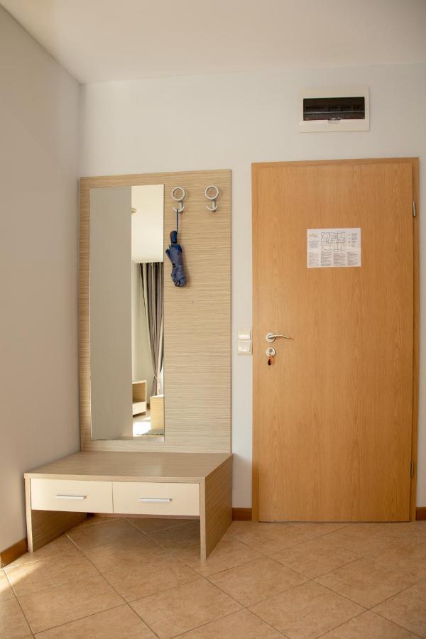 Sunny Apartment In A Complex With A Pool And Gym By Flаt Manаger Napospart Kültér fotó